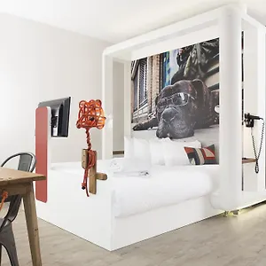https://qbic-hotel-london-city.brighton-hotels-england.com